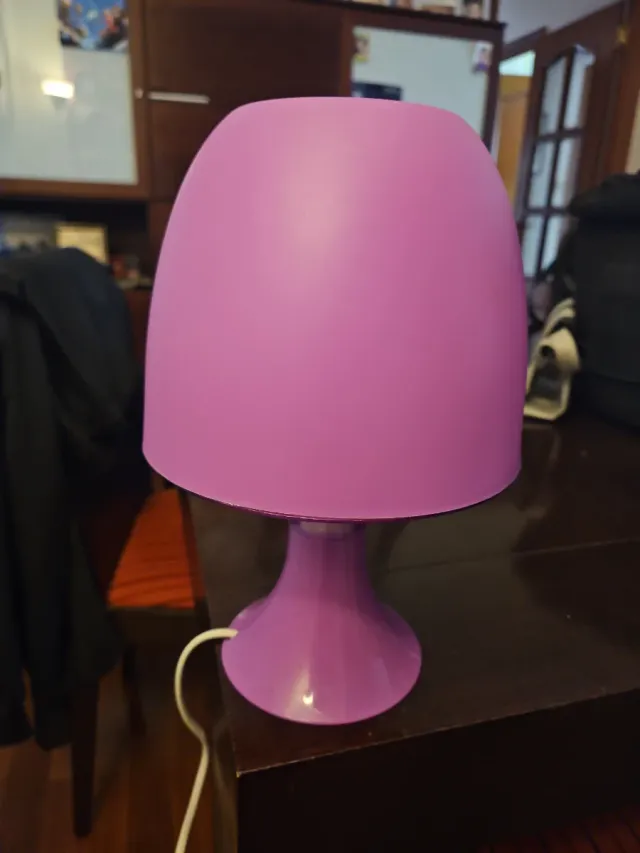 Lamparita morada de plástico