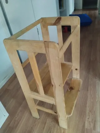 Torre di apprendimento Montessori in legno