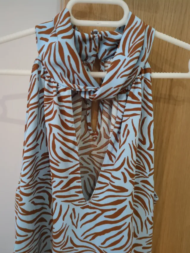 Blusa Zara cuello halter estampado cebra