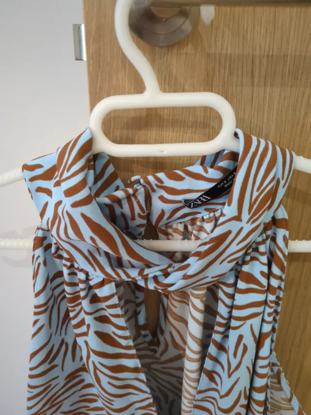 Blusa Zara cuello halter estampado cebra