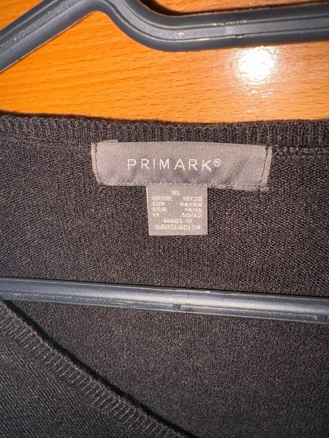 Jersey negro cuello pico Primark