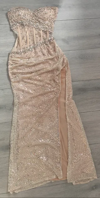 Vestido largo beige con pedrería,precio negociable