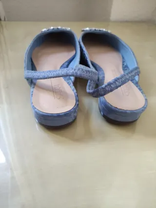 Zapatos joya plateados y azules