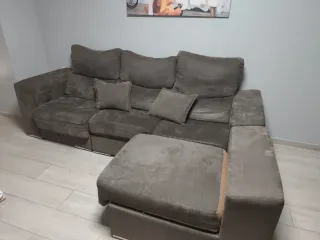 Sofá chaiselongue gris oscuro con 2 pub