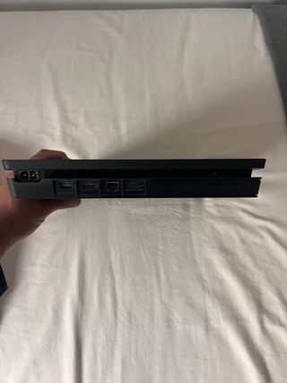 PS4 Slim 1TB Sony Negra con Cables + 1 mando