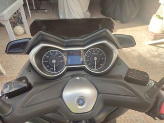Yamaha Xmax 300