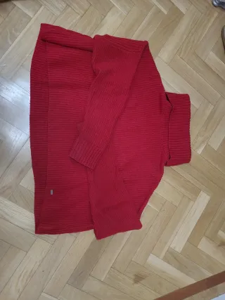 Jersey Hollister cuello alto rojo