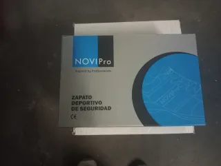 Zapatillas de seguridad grises y blancas