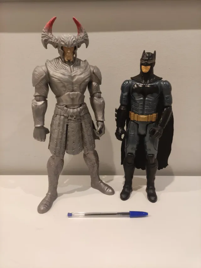 Figuras Batman y Steppenwolf