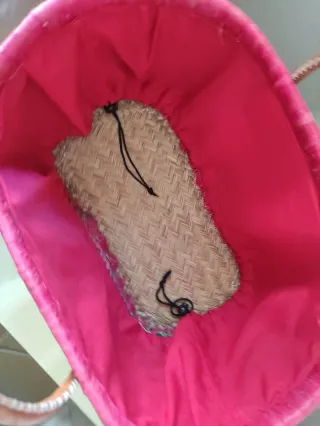 Capazo de mimbre multicolor