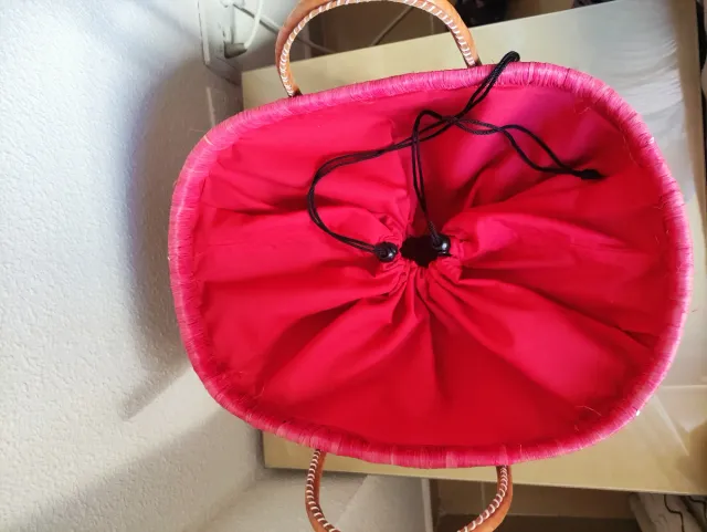 Capazo de mimbre multicolor