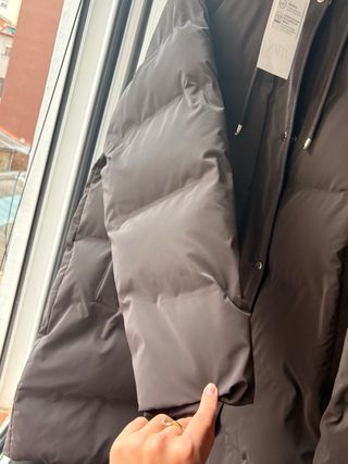 Chaqueta acolchada ZARA marrón