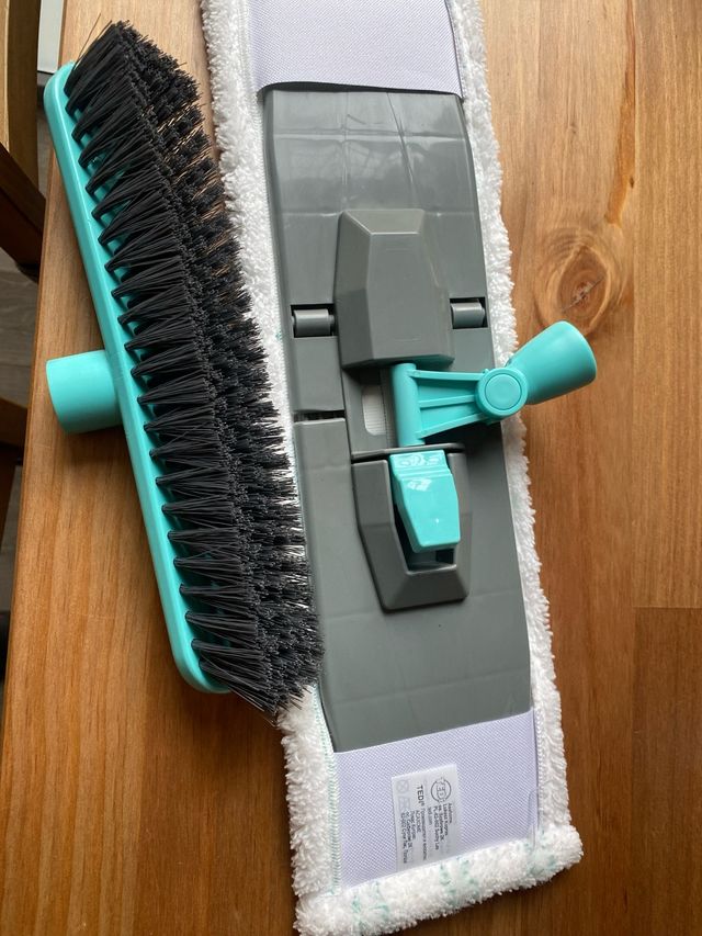 Escoba y Mopa para Limpieza