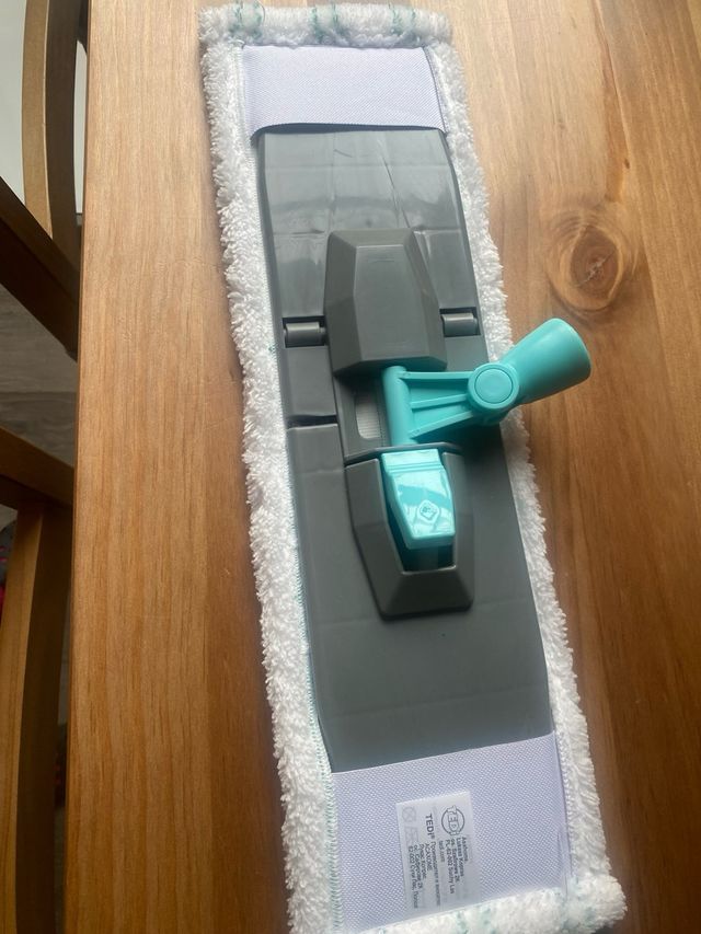 Escoba y Mopa para Limpieza