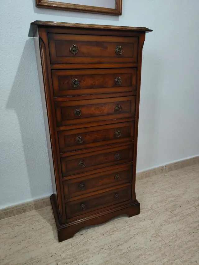 Cómoda de madera maciza