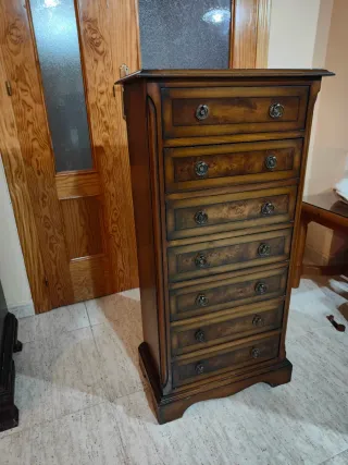 Cómoda de madera maciza