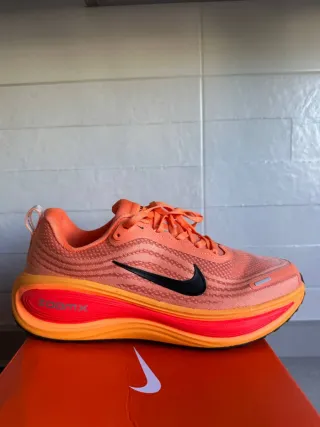 Nike Vomero Plus Naranja/Rojo
