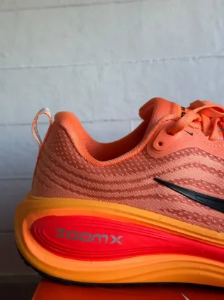 Nike Vomero Plus Naranja/Rojo