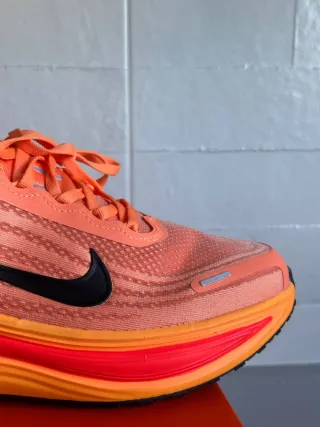 Nike Vomero Plus Naranja/Rojo