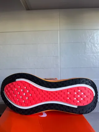 Nike Vomero Plus Naranja/Rojo