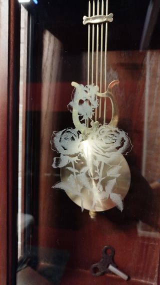 Orologio a pendolo vintage con serigrafia