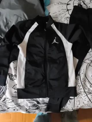 Chándal Jordan Negro y Blanco, talla de 10-12años