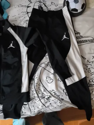 Chándal Jordan Negro y Blanco, talla de 10-12años