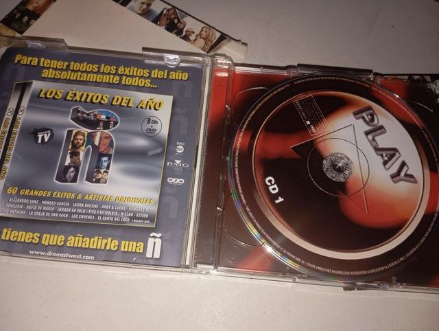 CD Play Los Éxitos Internacionales del Año