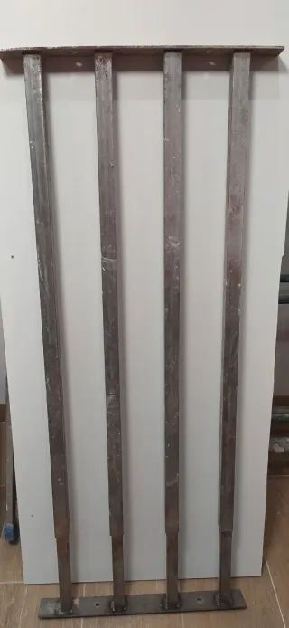 Reja extensible metálica, reja ventana