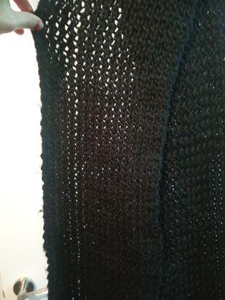 Bufanda negra tejida a mano unisex