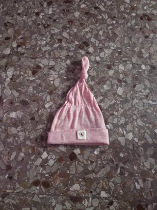 Cappellino neonato rosa con nodo
