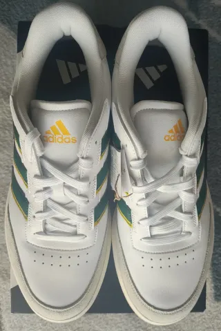 Zapatillas Adidas CourtBlock Blancas y Verdes