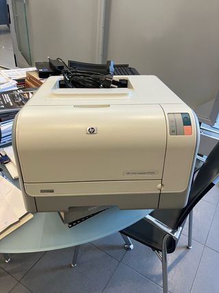 Impresora HP Color LaserJet CP1215