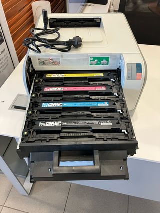 Impresora HP Color LaserJet CP1215
