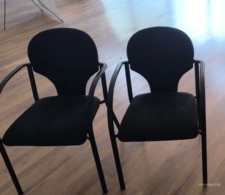 Sillas de oficina negras (2 unidades)