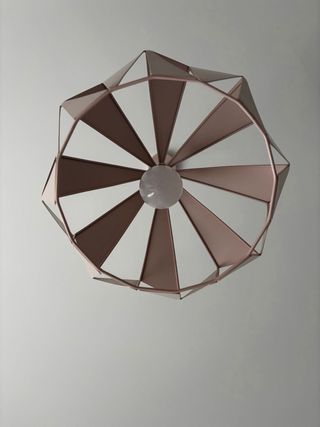 Lámpara de techo geométrica rosa