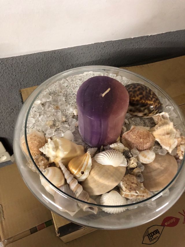 Centro de mesa con caracolas y vela