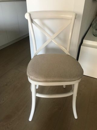 Pack 4 Sillas Blancas con cojines