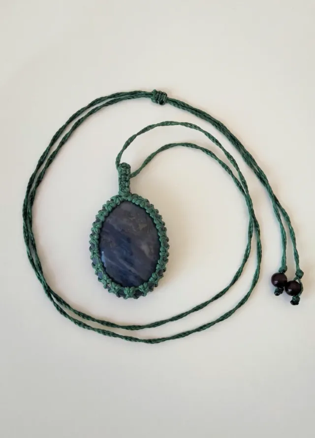 Collana macramè con Sodalite blu
