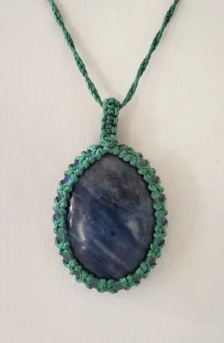 Collana macramè con Sodalite blu