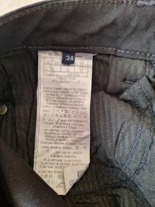 Pantalones Guess efecto piel desgastada