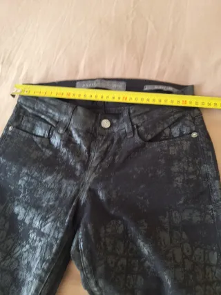 Pantalones Guess efecto piel desgastada