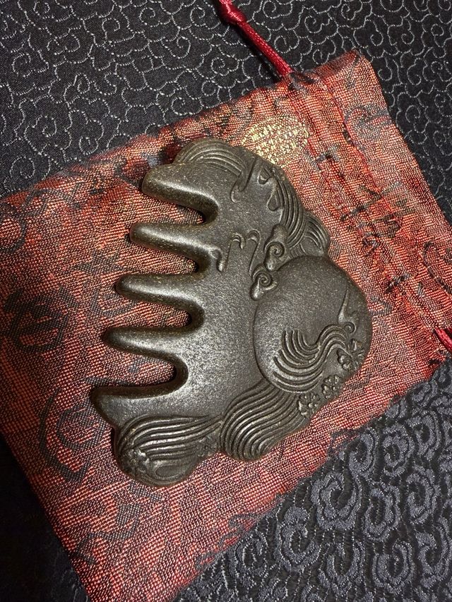 Peine Guasha Antiestrés Herbal Marrón