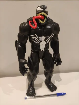 Figura Venom Titan