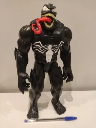 Figura Venom Titan