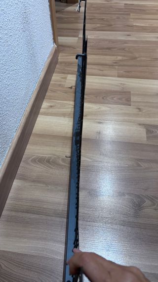 Puente metálico en relieve en negro para pared