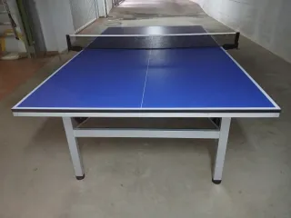 Mesa de ping-pong plegable.