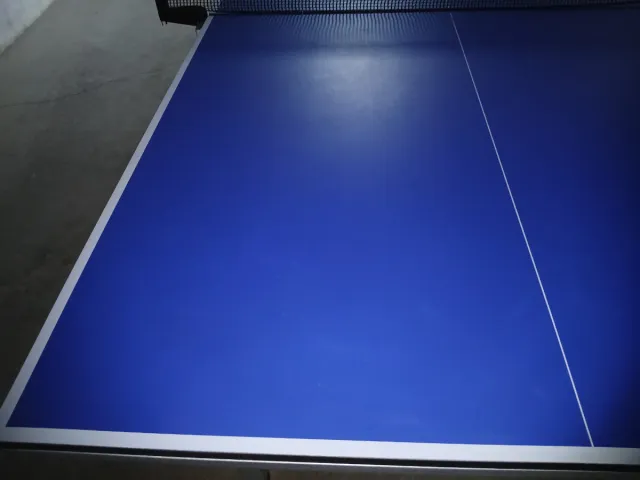 Mesa de ping-pong plegable.