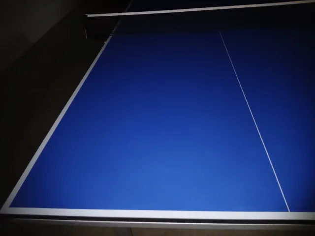 Mesa de ping-pong plegable.