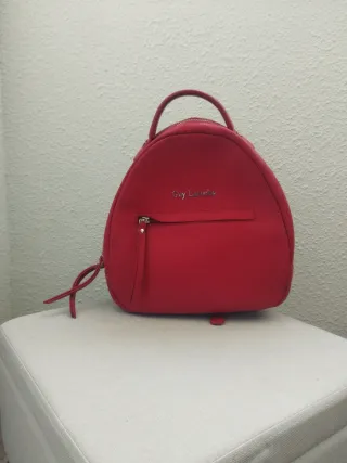 Mochila Guy Laroche roja. PRECIO NEGOCIABLE